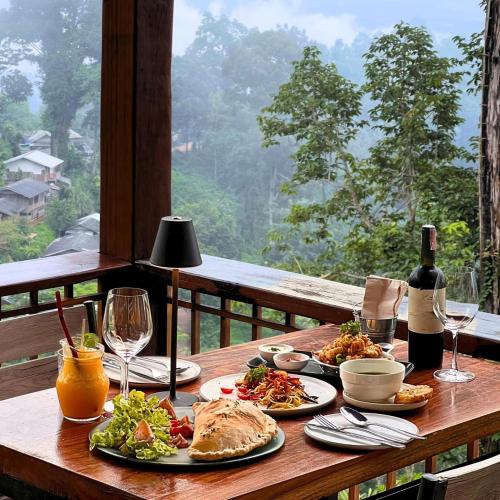 Restaurant, Baan Nhuer Mek บ้านเหนือเมฆ Coffee and Desk on the Cloud in Mae Taeng Restaurant, Baan Nhuer Mek บ้านเหนือเมฆ Coffee and Desk on the Cloud in Mae Taeng
