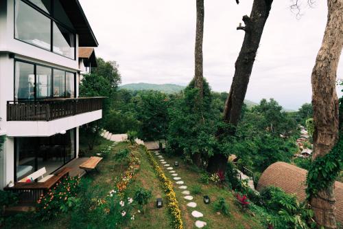 Baan Nhuer Mek บ้านเหนือเมฆ Coffee and Desk on the Cloud in Mae Taeng Baan Nhuer Mek บ้านเหนือเมฆ Coffee and Desk on the Cloud in Mae Taeng