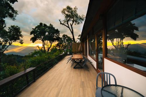 Balcony/terrace, Baan Nhuer Mek บ้านเหนือเมฆ Coffee and Desk on the Cloud in Mae Taeng Balcony/terrace, Baan Nhuer Mek บ้านเหนือเมฆ Coffee and Desk on the Cloud in Mae Taeng