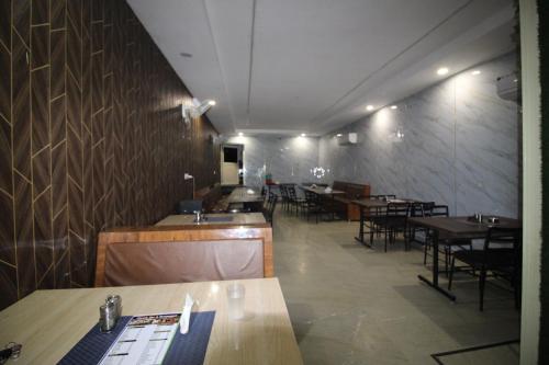 Hotel Classic Bar & Restaurant in Бадді Hotel Classic Bar & Restaurant in Бадді