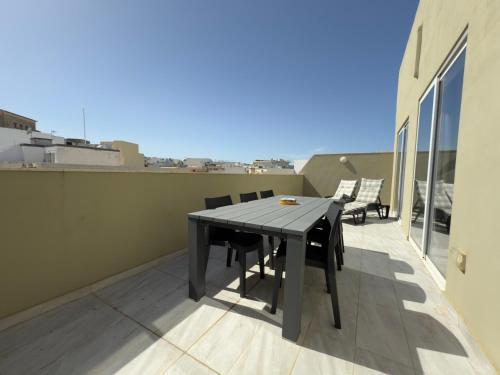balkong/terrass, Modern penthouse in Pietà balkong/terrass, Modern penthouse in Pietà