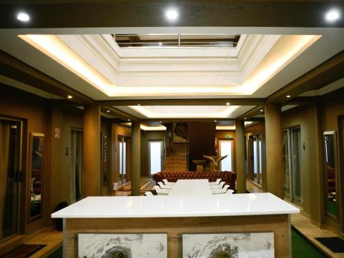 Business center, Golden Emperors Lodge & Spa in Soweto Business center, Golden Emperors Lodge & Spa in Soweto