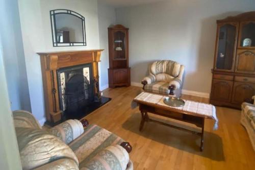 3 Bed-Sleeps 5-Garden-Parking-Pets in Dromahair 3 Bed-Sleeps 5-Garden-Parking-Pets in Dromahair