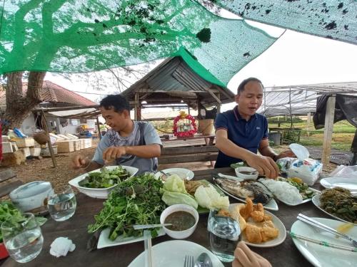 Vilakon Thoungchaleun in タラット Vilakon Thoungchaleun in タラット