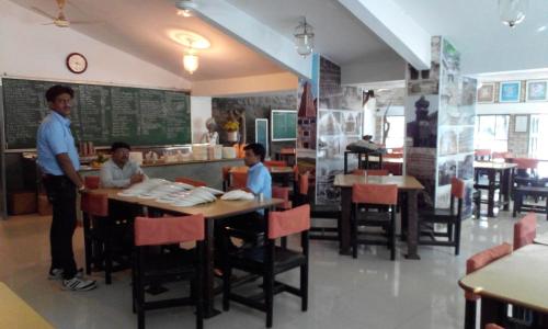 مطعم, فندق كايلاس (Kailas Hotel) in Daulatabad مطعم, فندق كايلاس (Kailas Hotel) in Daulatabad