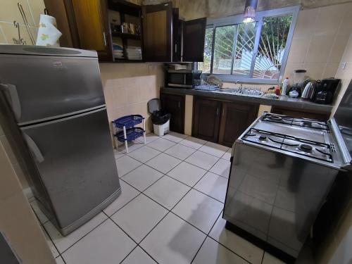 keuken, La Villa Lou, Musée Des Arts Grand Batangua (La Villa Lou, Musee Des Arts Grand Batangua) in Kribi keuken, La Villa Lou, Musée Des Arts Grand Batangua (La Villa Lou, Musee Des Arts Grand Batangua) in Kribi