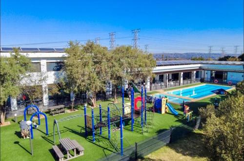 StayEase 3BR apartment with Pool Spa & Gym in Lethabong StayEase 3BR apartment with Pool Spa & Gym in Lethabong