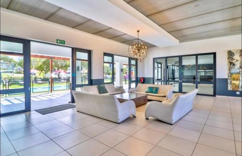 StayEase 3BR apartment with Pool Spa & Gym in Lethabong StayEase 3BR apartment with Pool Spa & Gym in Lethabong