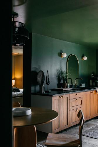 Large Designer Home - 6 Bed-4 Bath - Emory,CDC,CHOA in Emory Large Designer Home - 6 Bed-4 Bath - Emory,CDC,CHOA in Emory