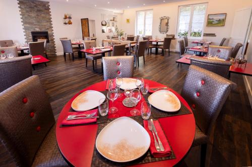 Étterem, Hotel De Paris Jaligny in Jaligny-sur-Besbre Étterem, Hotel De Paris Jaligny in Jaligny-sur-Besbre