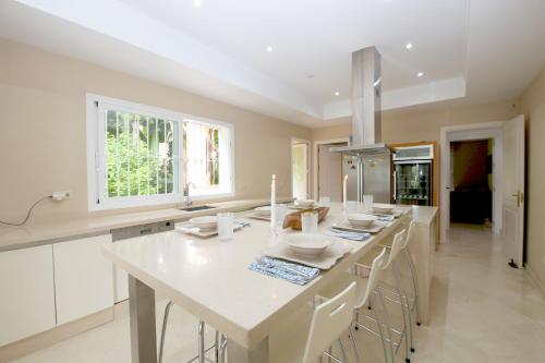 مطبخ, Estepona East Luxury Family Villa ROSA in Saladillo Benamara مطبخ, Estepona East Luxury Family Villa ROSA in Saladillo Benamara