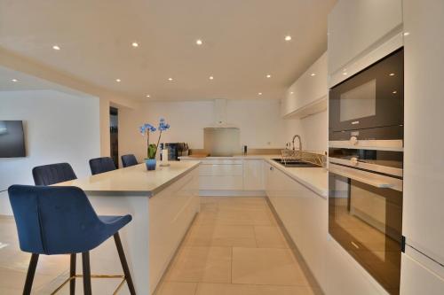 Villa Bella Vista - Luxe - Piscine et Sérénité au Cœur du Cannet (Villa Bella Vista - Luxe - Piscine et Serenite au Cœur du Cannet) in لو كانيه Villa Bella Vista - Luxe - Piscine et Sérénité au Cœur du Cannet (Villa Bella Vista - Luxe - Piscine et Serenite au Cœur du Cannet) in لو كانيه