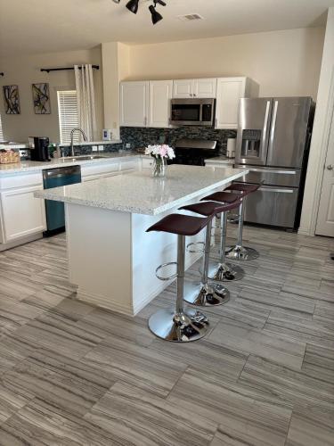 Kitchen, Elegant family home in Cypress Kitchen, Elegant family home in Cypress