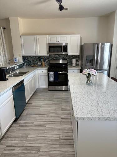 Kitchen, Elegant family home in Cypress Kitchen, Elegant family home in Cypress