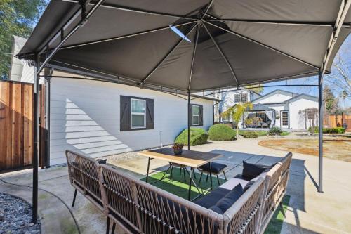 Létesítmények, ¤ Old Folsom La Boheme Artist Retreat + Jacuzzi ¤ in Folsom (Kalifornia) Létesítmények, ¤ Old Folsom La Boheme Artist Retreat + Jacuzzi ¤ in Folsom (Kalifornia)