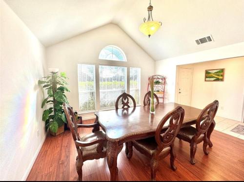Cecilio Aurora home in Dallas Executive Airport Cecilio Aurora home in Dallas Executive Airport