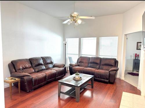 Cecilio Aurora Home in Dallas Executive Airport Cecilio Aurora Home in Dallas Executive Airport