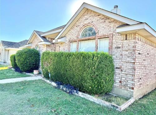 Cecilio Aurora Home in Dallas Executive Airport Cecilio Aurora Home in Dallas Executive Airport
