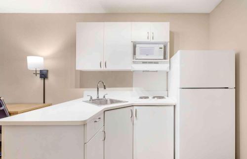 Kitchen, Extended Stay America Suites - Asheville - Tunnel Rd. in Asheville (NC) Kitchen, Extended Stay America Suites - Asheville - Tunnel Rd. in Asheville (NC)