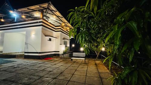 mountain lake view private pool villa -Wayanad in أمبالافايال mountain lake view private pool villa -Wayanad in أمبالافايال