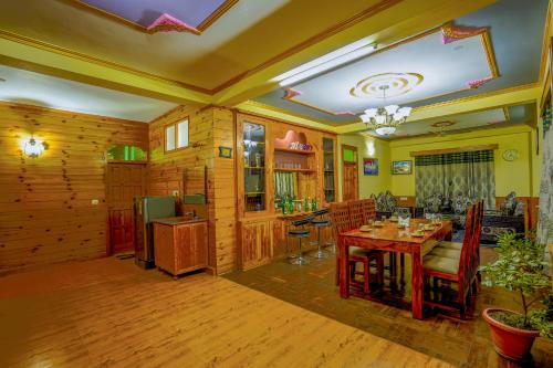 Woods Villa Cottages Manali - 1,2,3,4 Cottages & Villas Available in manali with scenic mountain vie in Manali Woods Villa Cottages Manali - 1,2,3,4 Cottages & Villas Available in manali with scenic mountain vie in Manali