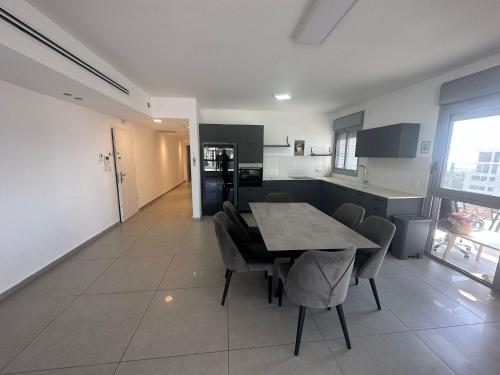 פנטהאוז מפואר in Mount Carmel פנטהאוז מפואר in Mount Carmel