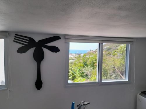Вид, The Tree House in Point Blanche Вид, The Tree House in Point Blanche