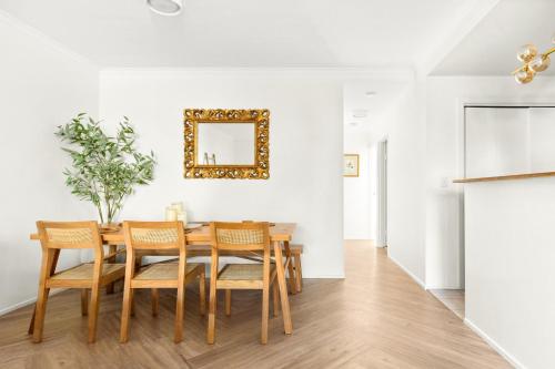 Spacious 2-Bed 2-Bath Moments from Avalon Beach in Northern Beaches Spacious 2-Bed 2-Bath Moments from Avalon Beach in Northern Beaches