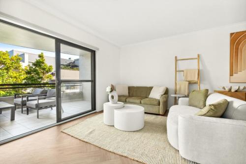 Spacious 2-Bed 2-Bath Moments from Avalon Beach in Northern Beaches Spacious 2-Bed 2-Bath Moments from Avalon Beach in Northern Beaches