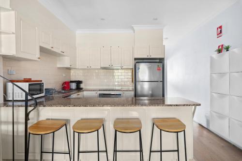 Hip Inner-City Living in Vibrant Erskineville in Alexandria Hip Inner-City Living in Vibrant Erskineville in Alexandria