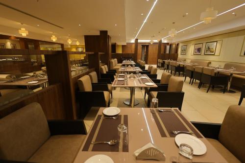 Restaurant, Aashray Inn in Hubli Restaurant, Aashray Inn in Hubli