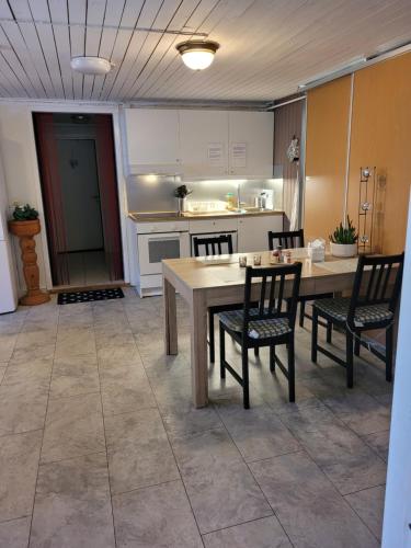 주방, Karlstorp 4 km från Vimmerby (Karlstorp 4 km fran Vimmerby) in 빔메르뷔 시티 센터 주방, Karlstorp 4 km från Vimmerby (Karlstorp 4 km fran Vimmerby) in 빔메르뷔 시티 센터