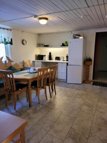 주방, Karlstorp 4 km från Vimmerby (Karlstorp 4 km fran Vimmerby) in 빔메르뷔 시티 센터 주방, Karlstorp 4 km från Vimmerby (Karlstorp 4 km fran Vimmerby) in 빔메르뷔 시티 센터
