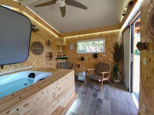 Spa, L'Escale Sud Gironde - Sejour romantique avec jacuzzi privatif et petit-dejeuner - Piscine - Options in Villandraut Spa, L'Escale Sud Gironde - Sejour romantique avec jacuzzi privatif et petit-dejeuner - Piscine - Options in Villandraut