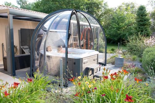 Hot tub, L'Escale Sud Gironde - Sejour en amoureux avec jacuzzi privatif - Piscine - Massage Traiteur & Brunc in Villandraut Hot tub, L'Escale Sud Gironde - Sejour en amoureux avec jacuzzi privatif - Piscine - Massage Traiteur & Brunc in Villandraut