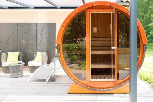 Sauna, L'Escale Sud Gironde - Sejour en amoureux avec jacuzzi privatif - Piscine - Massage Traiteur & Brunc in Villandraut Sauna, L'Escale Sud Gironde - Sejour en amoureux avec jacuzzi privatif - Piscine - Massage Traiteur & Brunc in Villandraut