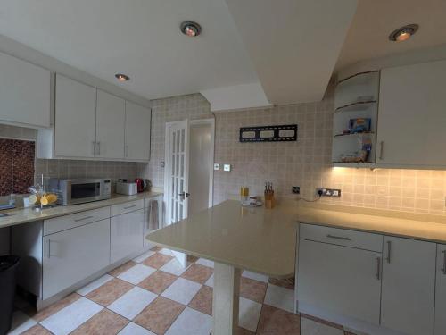 Gordon Avenue Guest House HA7 London in Watford Gordon Avenue Guest House HA7 London in Watford