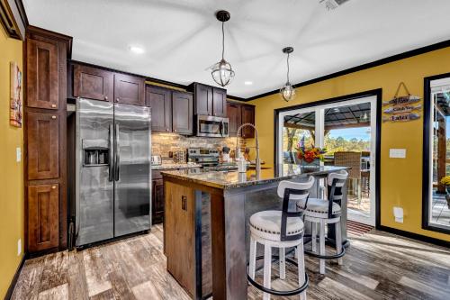 kök, Tigua's Sunrise pet-friendly with fishing pontoon opt in Crane Hill kök, Tigua's Sunrise pet-friendly with fishing pontoon opt in Crane Hill
