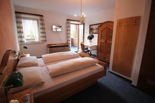 Erlebnislandgasthof Hotel Neiderhell in Raubling Erlebnislandgasthof Hotel Neiderhell in Raubling
