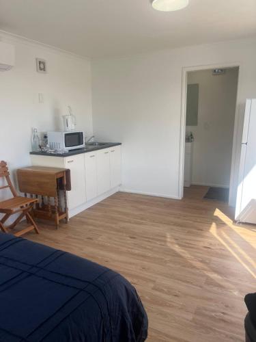 ห้องครัว, Cosy Studio Retreat in Porirua in โพรีรัว ห้องครัว, Cosy Studio Retreat in Porirua in โพรีรัว