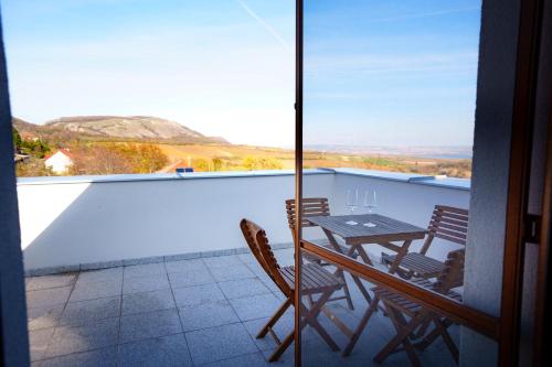 Vinařství Pod hradem (Vinarstvi Pod hradem) in Klentnice U Mikulova Vinařství Pod hradem (Vinarstvi Pod hradem) in Klentnice U Mikulova