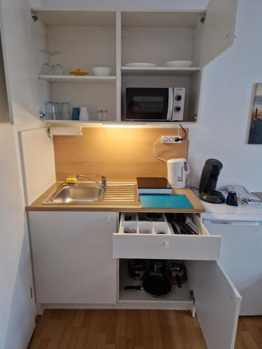 Kitchen, Zimmervermietung Berlin Mertens in Spandau Kitchen, Zimmervermietung Berlin Mertens in Spandau
