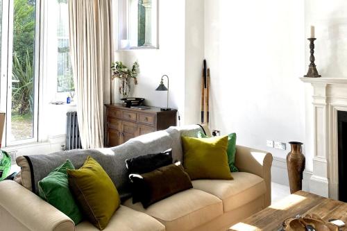 Grand Victorian family home - nestled between woodland and beach in Binstead and Fishbourne Grand Victorian family home - nestled between woodland and beach in Binstead and Fishbourne