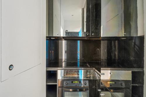 Kitchen, Superb Apartment 1BR 2P - Cœur du Marais in Paris Kitchen, Superb Apartment 1BR 2P - Cœur du Marais in Paris
