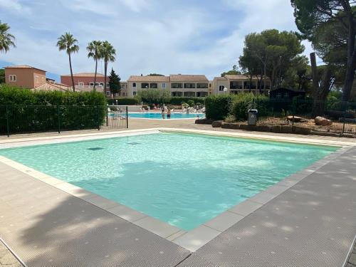 Swimming pool, Appartement Cote jardin in Vallon du Mal Temps Swimming pool, Appartement Cote jardin in Vallon du Mal Temps