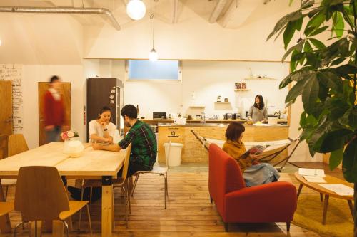 Shared lounge/TV area, Guest House MARUYA near ACAO FOREST Shared lounge/TV area, Guest House MARUYA near ACAO FOREST