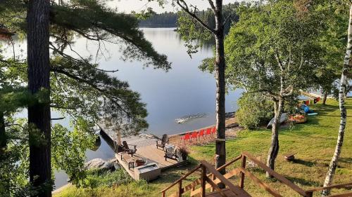 Lakefront Cottage on Spruce Lake near Kenora in קנורה(או אן) Lakefront Cottage on Spruce Lake near Kenora in קנורה(או אן)