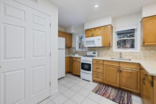 Cozy Stay WiFi, fire pit in Stony Point (NY) Cozy Stay WiFi, fire pit in Stony Point (NY)