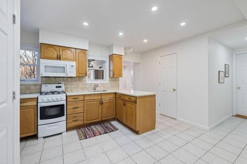 Cozy Stay WiFi, fire pit in Stony Point (NY) Cozy Stay WiFi, fire pit in Stony Point (NY)