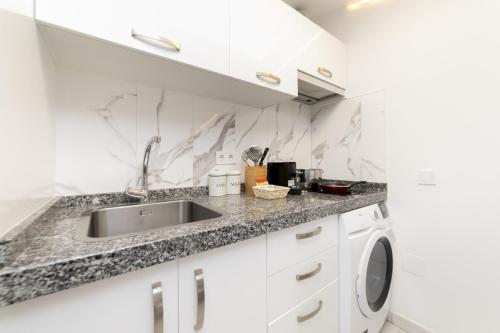 Kitchen, Buhardilla Encantada in San Fernando de Henares Kitchen, Buhardilla Encantada in San Fernando de Henares